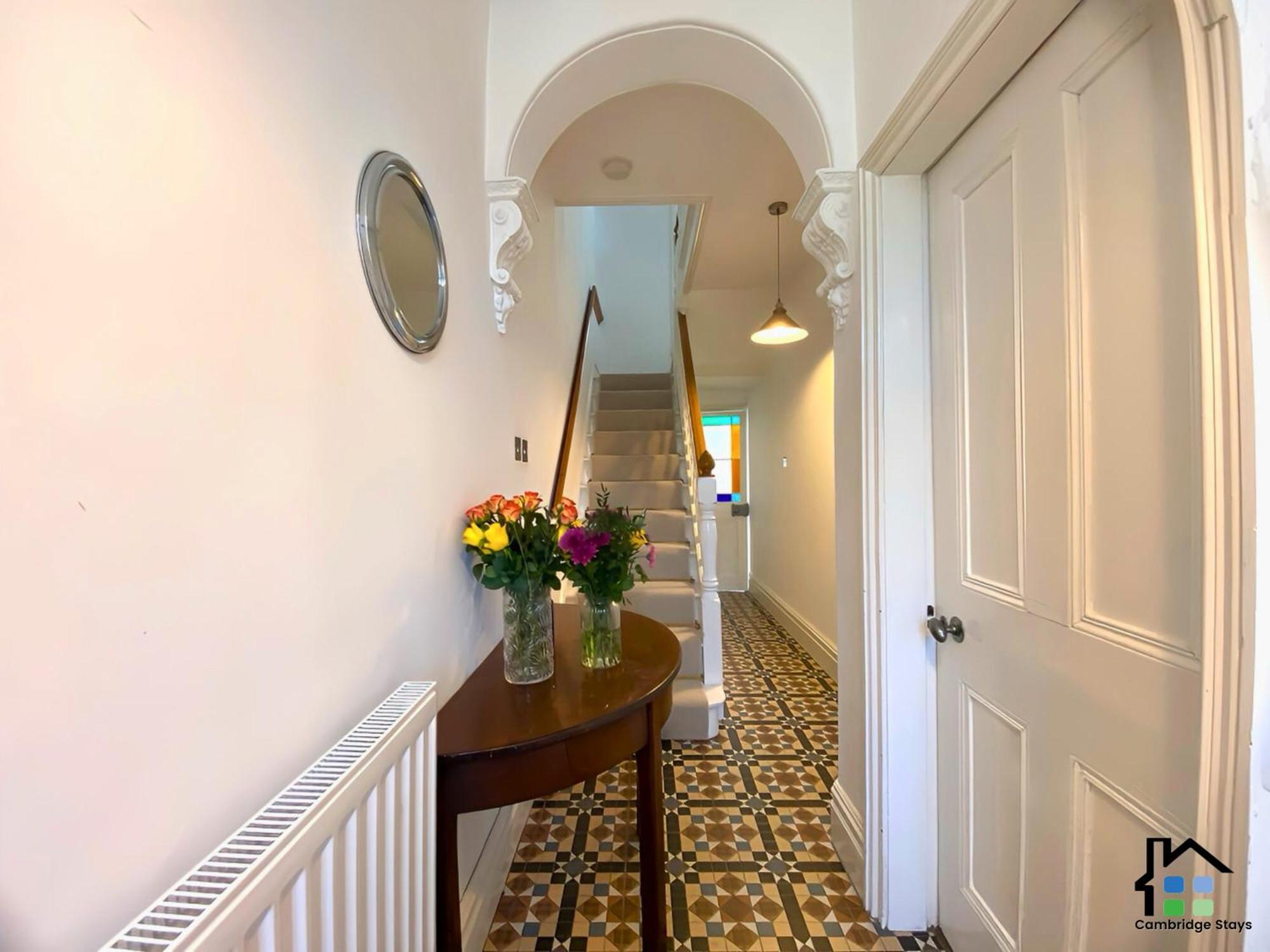 Rumah liburan 3br House, Easy Walk To Center, 2 Showers, Garden, 2 Free Parking Spaces
